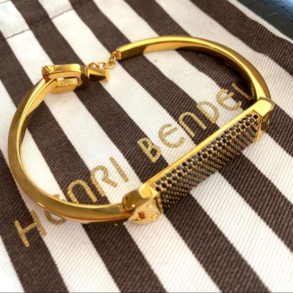 henri bendel Jewelry - NWOT Henri Bendel Gold Tone Swarovski Crystal Bar Luxe Pave ID Toggle Bracelet
